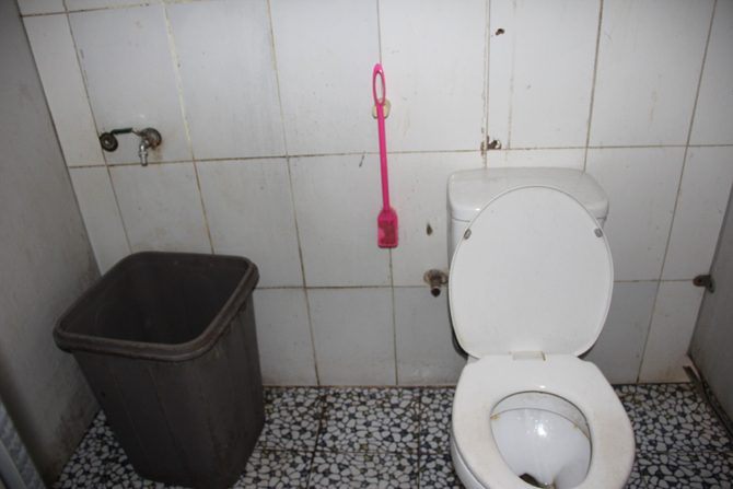 Mơ thấy nhà vệ sinh bẩn - điểm báo điều gì?